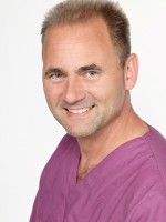 Tobias D.  Spitzmüller Implantologe, Zahnarzt